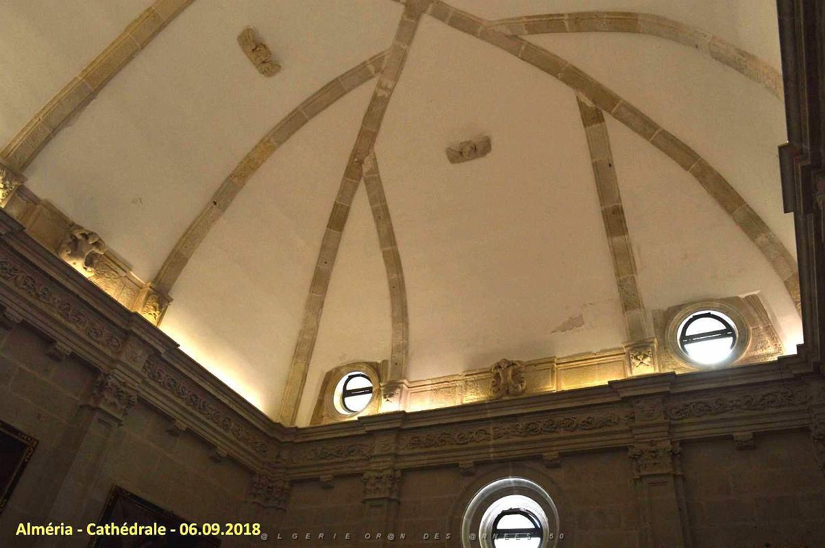 28 LA CATHEDRALE ET LE FORTERESSE DE L INCARNATION (115).JPG